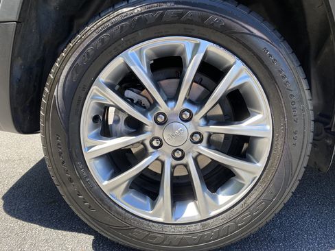 Used 2021 Jeep Cherokee Latitude Plus w/ Sun & Sound Group FWD image 41
