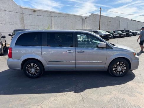 Used 2014 Chrysler Town & Country S FWD image 2