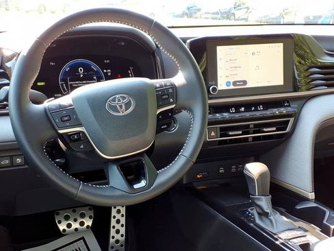 Used 2026 Toyota Camry SE FWD image 11