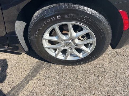 Used 2024 Chrysler Pacifica Touring-L image 43