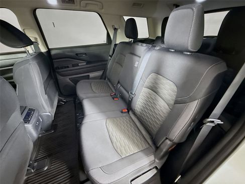 Used 2024 Nissan Pathfinder SV image 22
