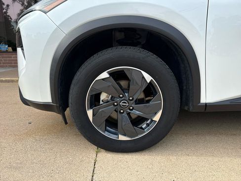 Used 2025 Nissan Rogue SV AWD/4WD image 23
