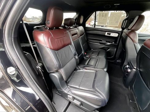 Used 2020 Ford Explorer Platinum w/ Premium Technology Package image 27
