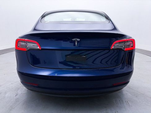 Used 2022 Tesla Model 3 Standard Range image 12