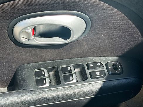 Used 2018 Kia Soul + image 17