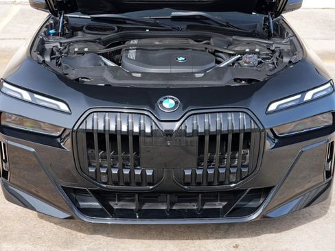 Used 2023 BMW 740i RWD image 8
