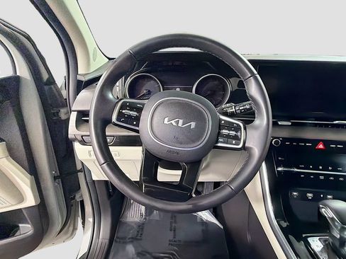 Used 2023 Kia Carnival EX FWD image 13