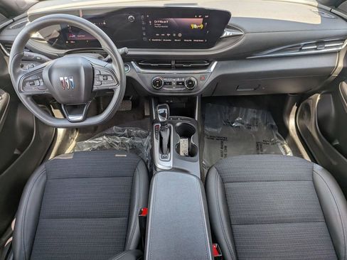 Used 2025 Buick Envista Preferred FWD image 32
