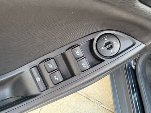 Used 2017 Ford Focus SE FWD image 11