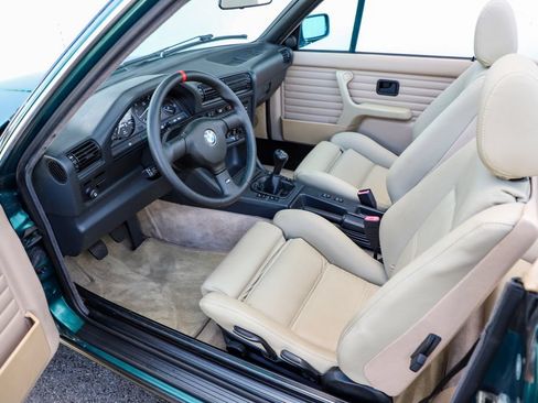 Used 1992 BMW 325i Convertible RWD image 23