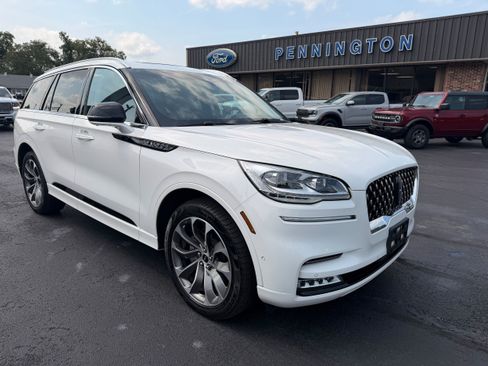 Used 2022 Lincoln Aviator Grand Touring w/ Equipment Group 301A AWD/4WD image 2
