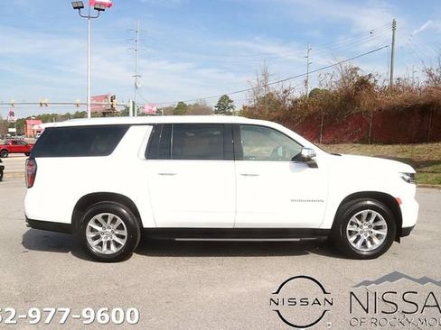 Used 2023 Chevrolet Suburban Premier image 4