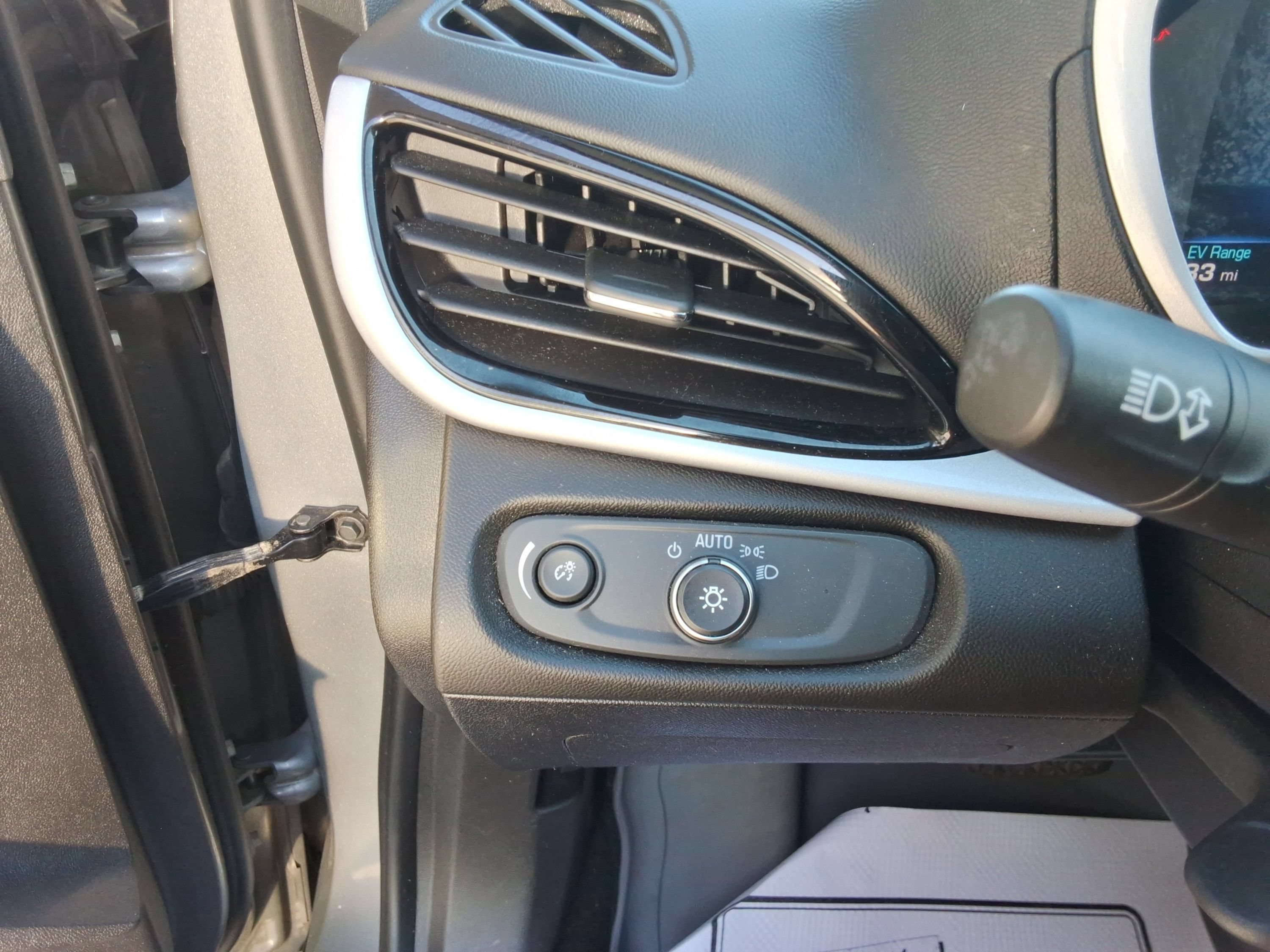 Used 2018 Chevrolet Volt LT FWD image 32