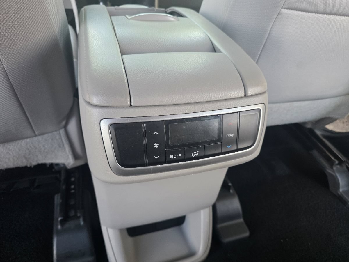 Used 2016 Toyota Highlander LE FWD image 27