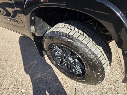 Used 2020 RAM 1500 Laramie image 12