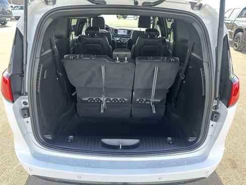 Used 2026 Chrysler Voyager LX FWD image 6