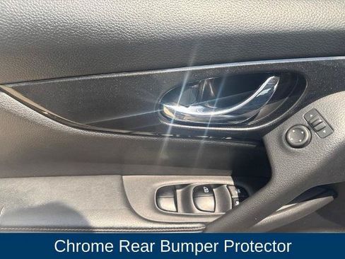 Used 2017 Nissan Rogue SV FWD image 12