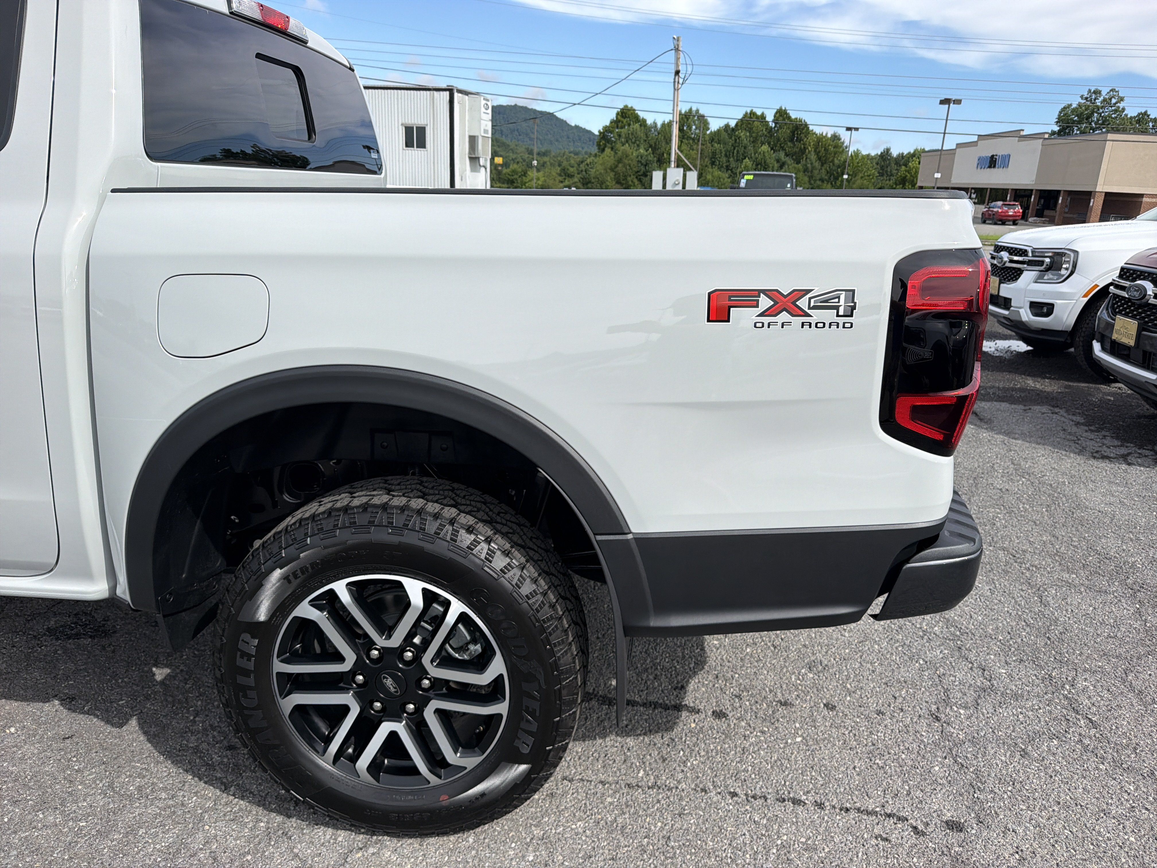 New 2026 Ford Ranger Lariat w/ FX4 Off-Road Package AWD/4WD image 7