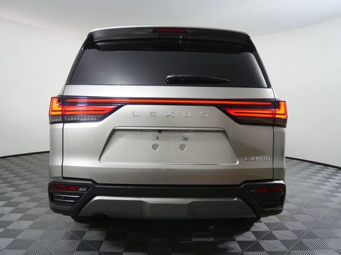 Used 2024 Lexus LX 600 4WD w/ Appearance Package image 4
