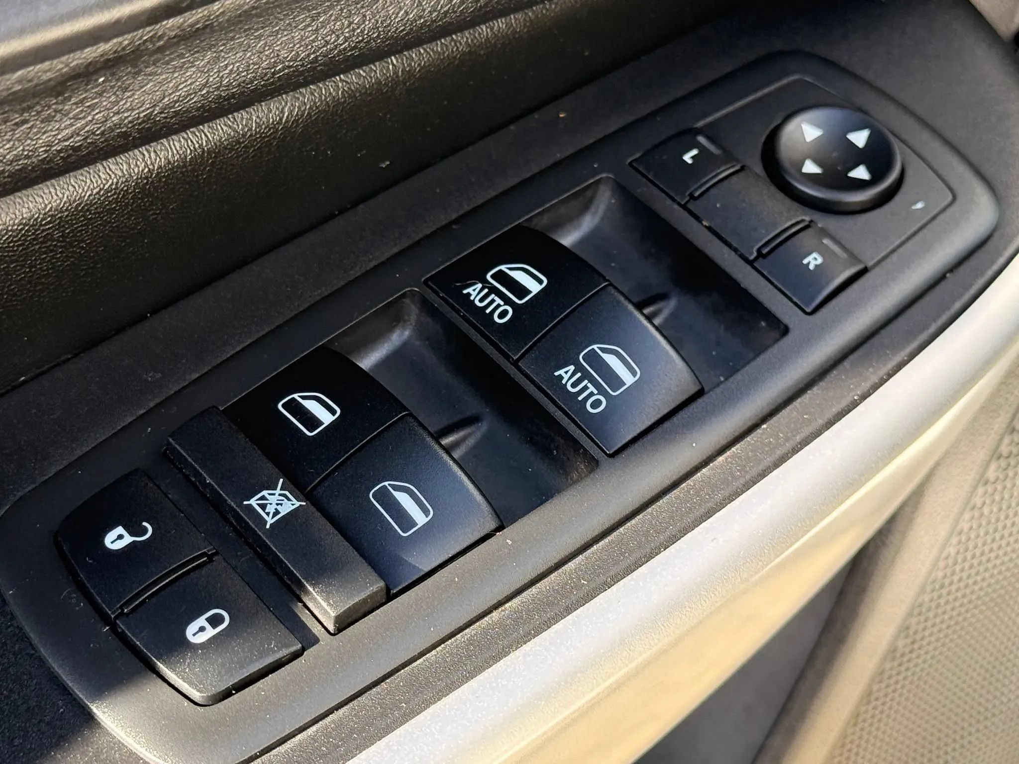 Used 2018 Jeep Cherokee Latitude Plus FWD image 23