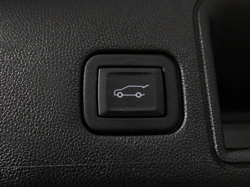 Used 2023 GMC Terrain SLE w/ Driver Convenience Package image 37