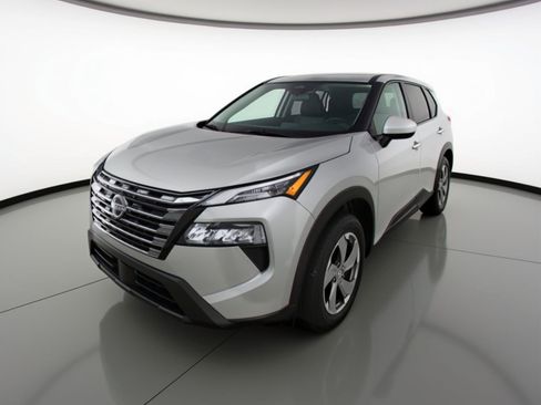 Used 2025 Nissan Rogue SV image 3