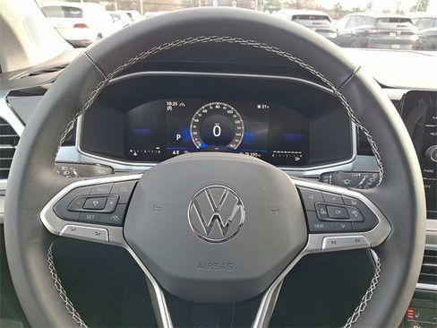 New 2026 Volkswagen Taos SE image 10