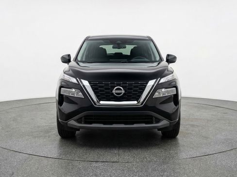 Used 2023 Nissan Rogue SV image 2