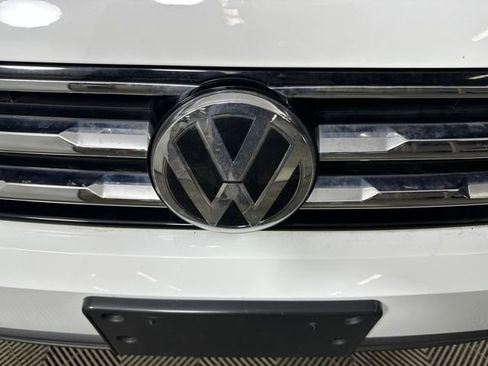 Used 2021 Volkswagen Tiguan SE image 9