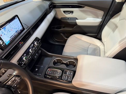 Used 2025 Honda Pilot Touring image 34