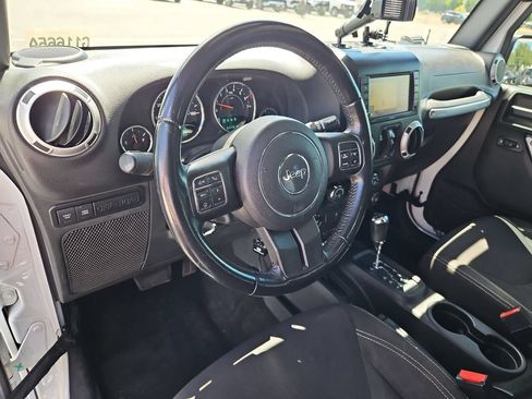 Used 2018 Jeep Wrangler Unlimited Rubicon w/ Dual Top Group AWD/4WD image 13
