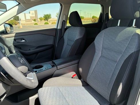 Certified 2023 Nissan Rogue SV FWD image 11