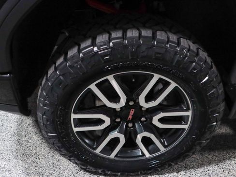 Used 2023 GMC Sierra 1500 AT4 w/ Technology Package AWD/4WD image 12