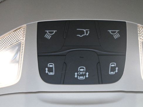 Used 2024 Chrysler Pacifica Touring-L image 28