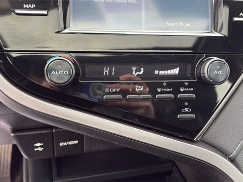 Used 2019 Toyota Camry SE image 14