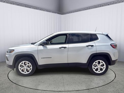 Used 2024 Jeep Compass Sport AWD/4WD image 3