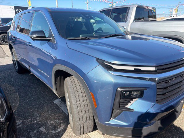 Used 2024 Chevrolet Traverse LS FWD image 2