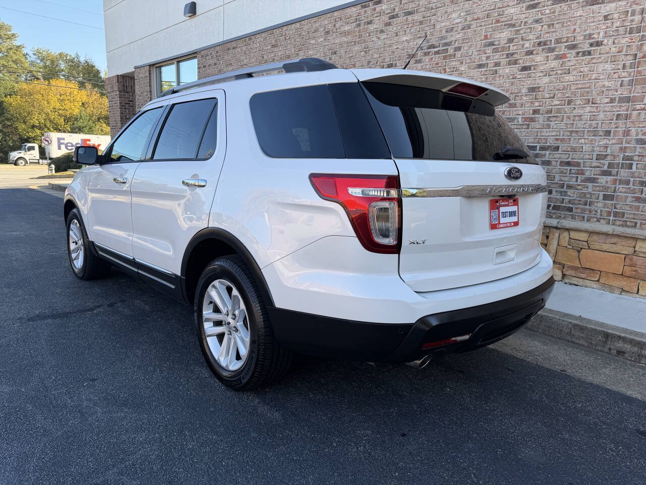Used 2015 Ford Explorer XLT w/ Equipment Group 202A FWD image 3