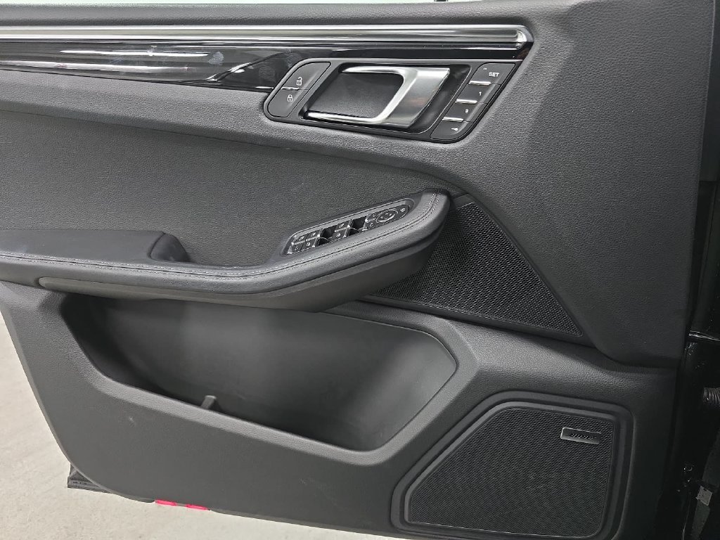 Certified 2026 Porsche Macan AWD/4WD image 23