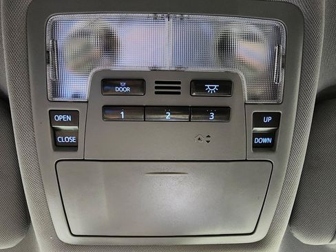Used 2019 Toyota Highlander SE AWD/4WD image 19