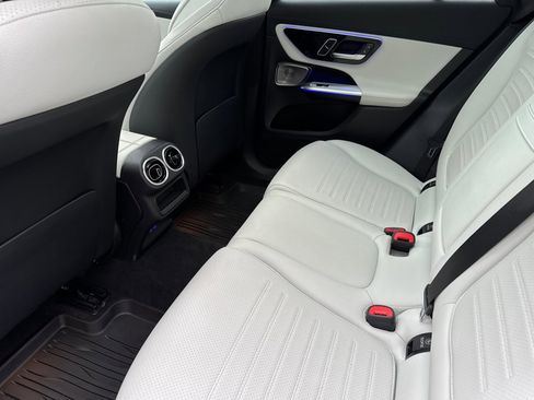 Used 2023 Mercedes-Benz GLC 300 4MATIC image 12