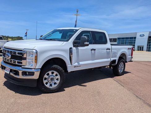 Used 2024 Ford F250 XLT w/ FX4 Off-Road Package AWD/4WD image 4