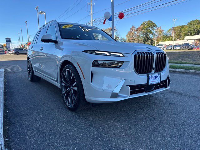 Used 2024 BMW X7 xDrive40i w/ Premium Package AWD/4WD image 4