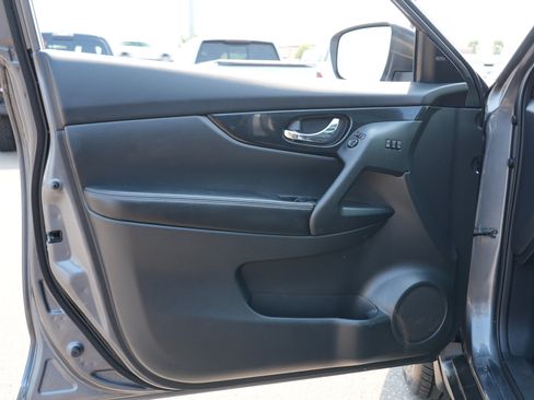Used 2020 Nissan Rogue S AWD/4WD image 14