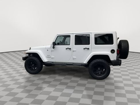 Used 2017 Jeep Wrangler Unlimited Sahara w/ Connectivity Group image 31