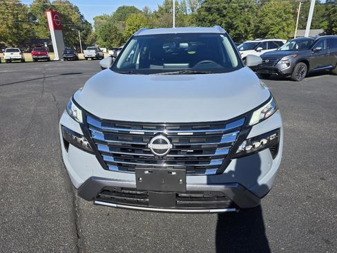 Used 2025 Nissan Rogue SL image 8