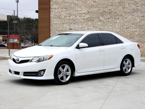 Used 2012 Toyota Camry SE image 17