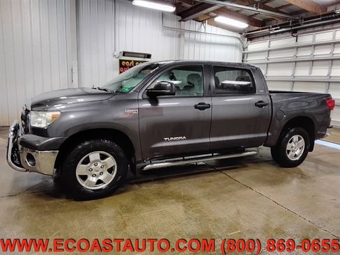 Used 2011 Toyota Tundra 4x4 CrewMax w/ SR5 Pkg image 5