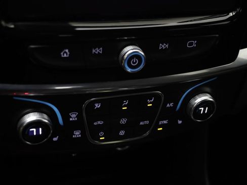 Used 2023 Chevrolet Traverse LT FWD image 10