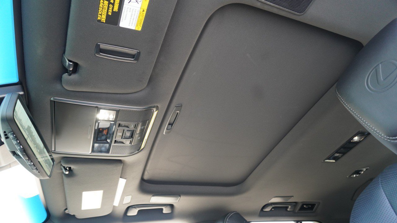 Used 2022 Lexus LX 600 4WD w/ Accessory Package (Z1) image 27